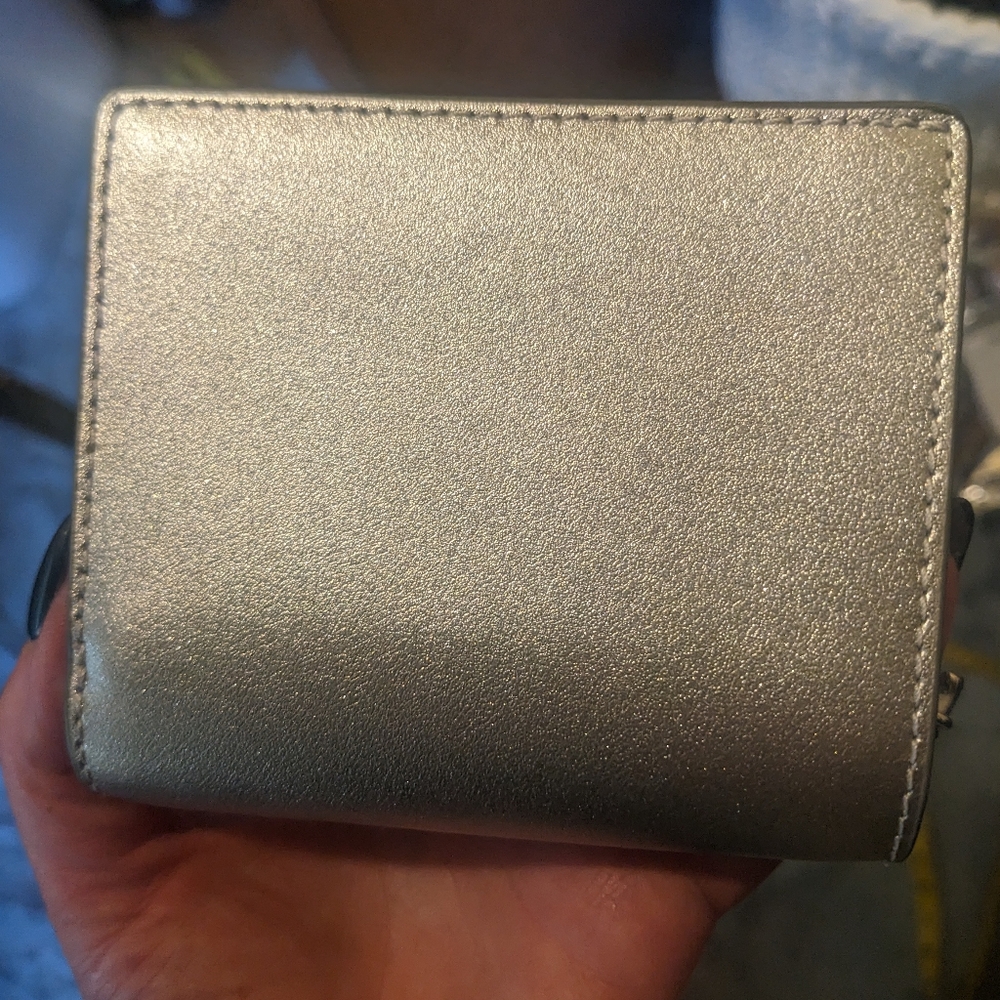 **Reserved**Coach Pearlyzed Leather Snap Wallet in Light Silver - Picture 4 of 15